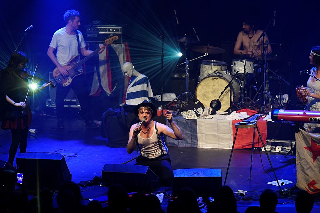 British singer-songwriter Pete Doherty (C) performs on stage at the Bataclan on November 16, 2016, in Paris. British musician Pete Doherty was playing on November 16, 2016 at the Bataclan music hall in the second concert since the venue re-opened a year after 90 people were killed there in the jihadist attacks on Paris in November 2015. / AFP / BERTRAND GUAY (Photo credit should read BERTRAND GUAY/AFP/Getty Images)