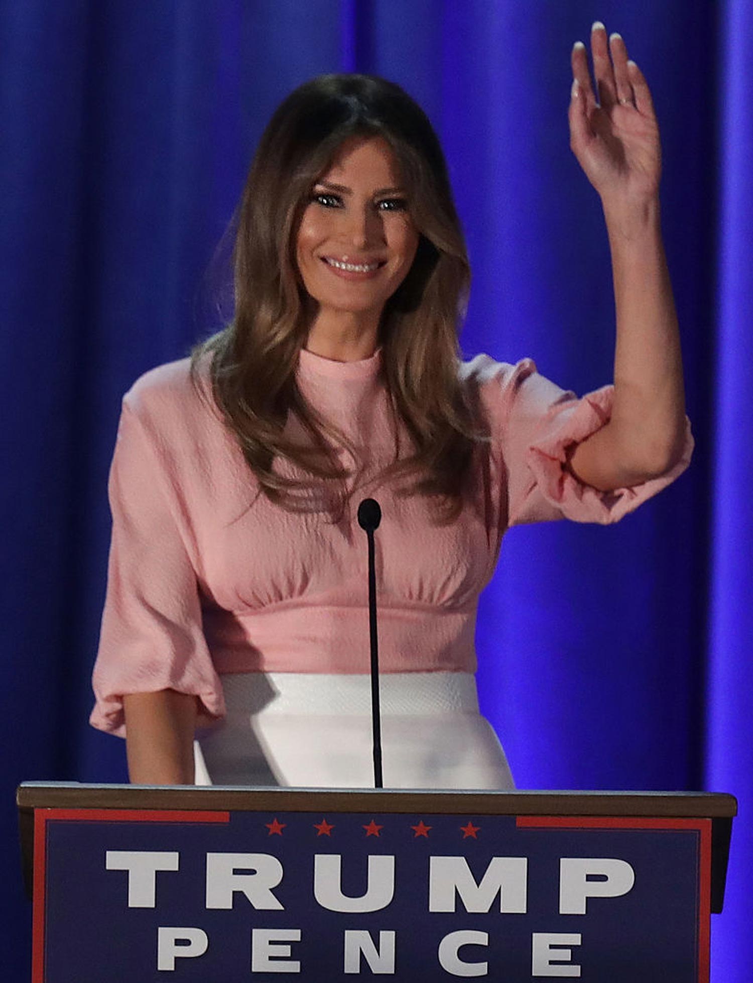 melania-trump-tommy-hilfiger-designer-gettyimages-620896218-2