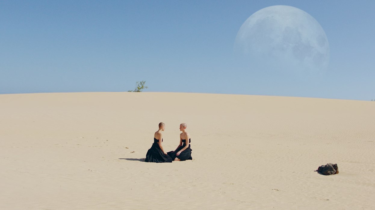 Video-Still aus dem neuen Goldfrapp-Video zu „Anymore“
