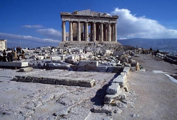 Der Parthenon-Tempel auf der Akropolis in Athen wurde ab 447 v. Chr. errichtet.