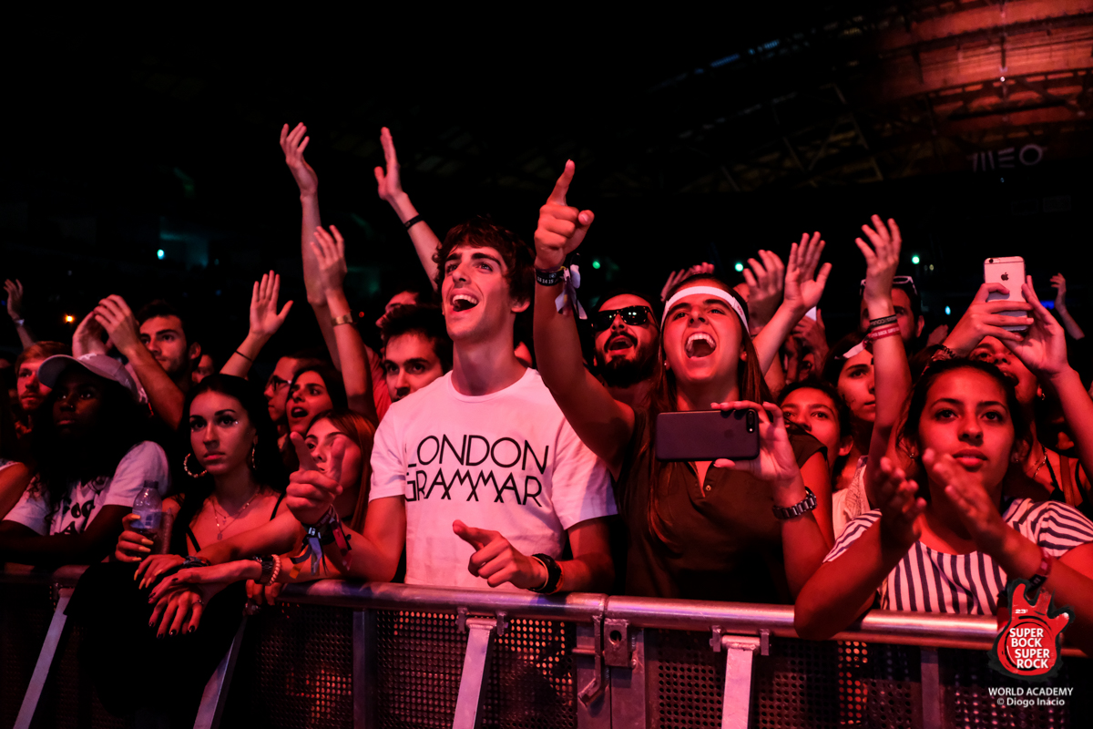 Publikum beim Gig von London Grammar