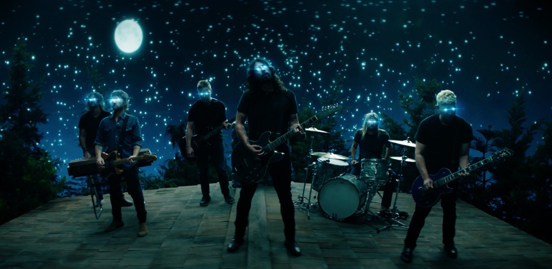 Szene aus dem neuen Video der Foo Fighters zu „The Sky Is A Neighborhood“
