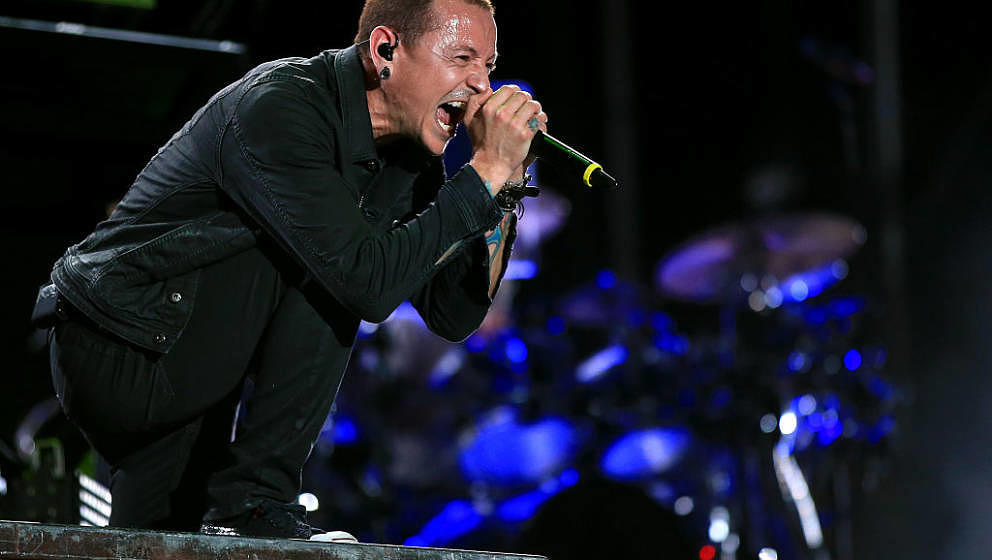 LAS VEGAS, NV - MAY 09:  Singer Chester Bennington of Linkin Park performs onstage during Rock in Rio USA at the MGM Resorts 
