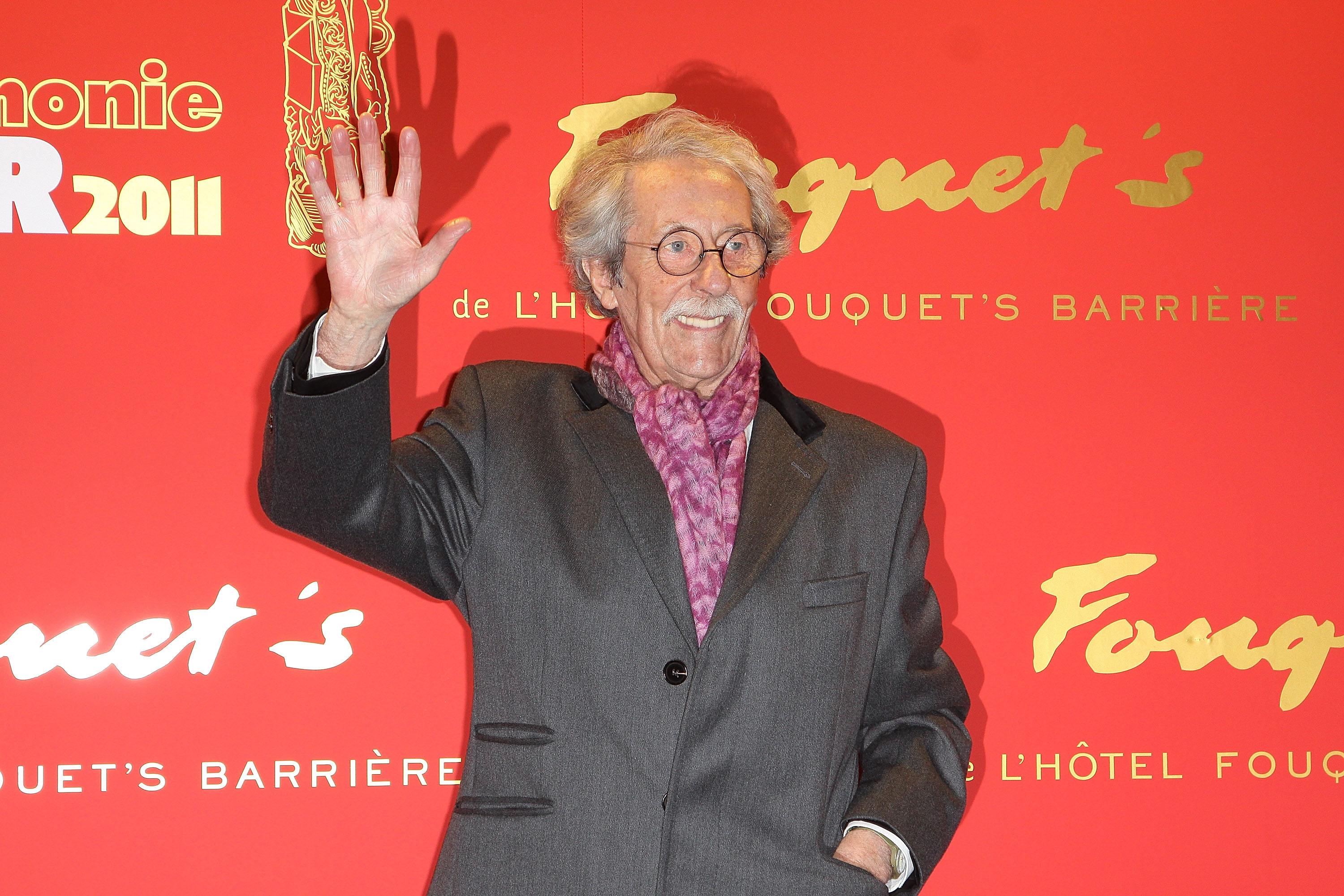 Der französische Schauspieler und Regisseur Jean Rochefort starb am 09. Oktober 2017. Der Franzose wurde durch Filme wie „Asterix & Obelix - Im Auftrag ihrer Majestät“, „Der Mann der Friseuse“ und der TV-Serie „Der Graf von Monte Christo“ berühmt. Rochefort wurde 87 Jahre alt.