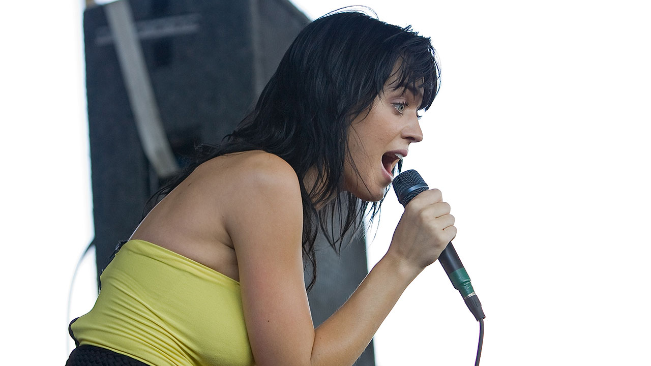 Katy Perry bei einem Liveauftritt im Jahr 2008