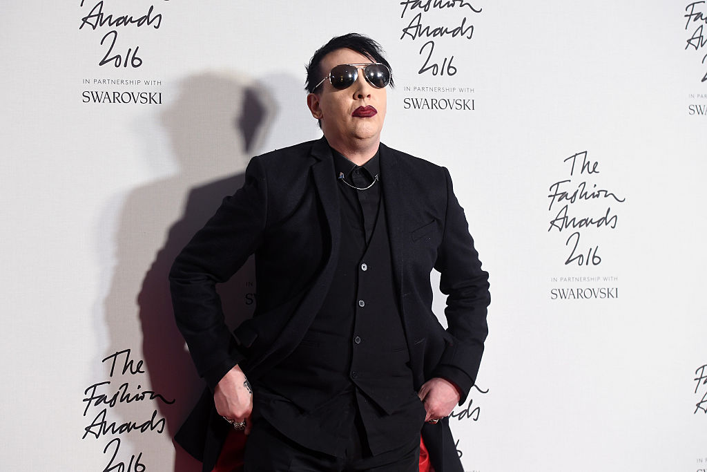 Marilyn Mansons Songs sollen fürs Weitere aus dem Programm des „Rock Antenne“-Netzwerks entfernt werden.