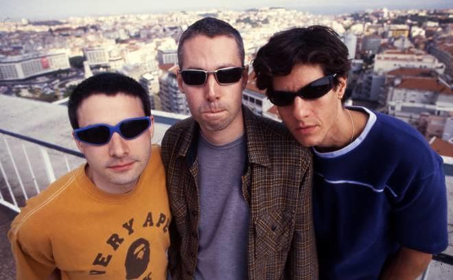 Back in the days: Die Beastie Boys 1998. Bandmitglied Adam Yauch (in der Mitte) verstarb 2012.