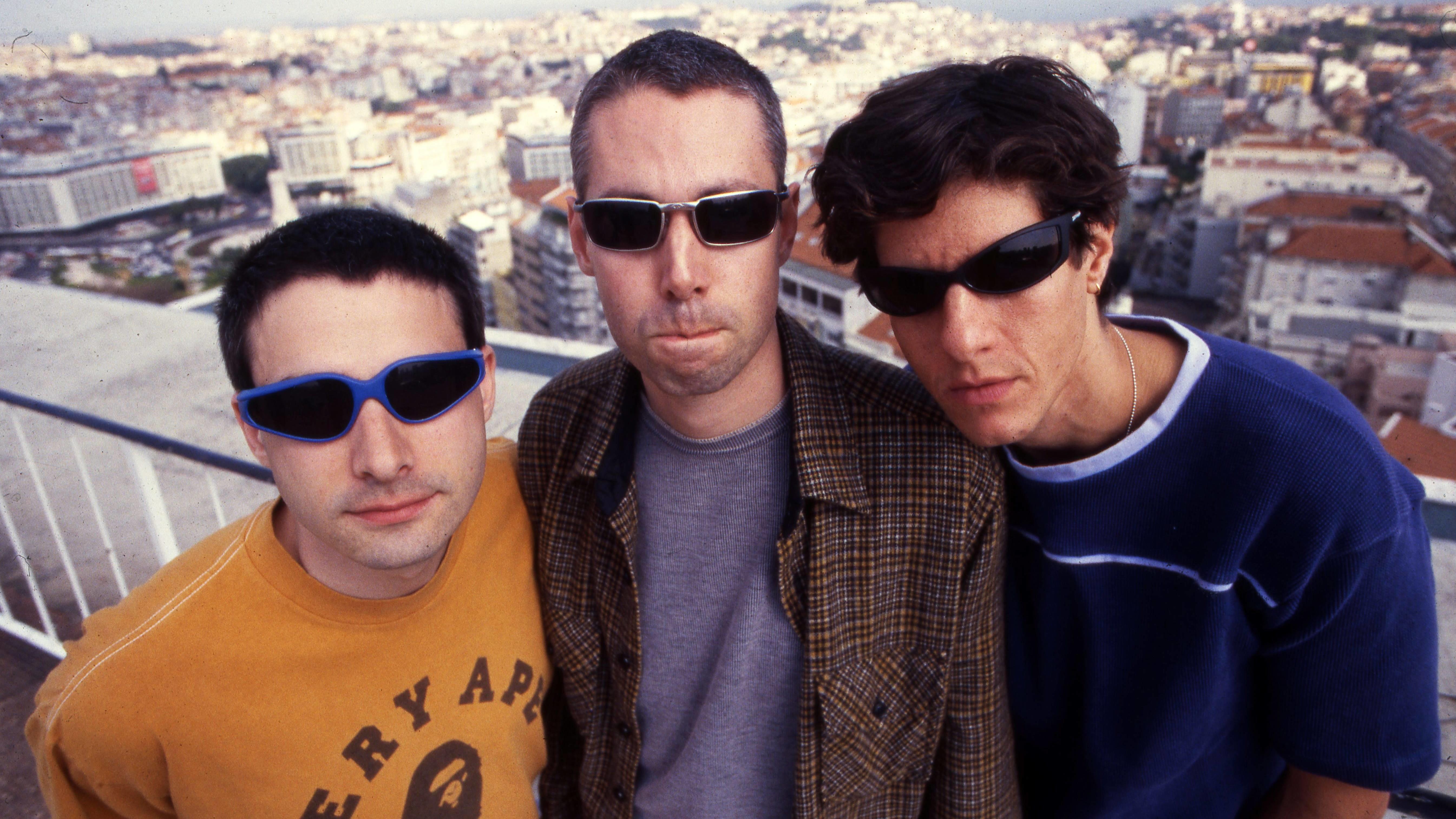 Back in the days: Die Beastie Boys 1998. Bandmitglied Adam Yauch (in der Mitte) verstarb 2012.