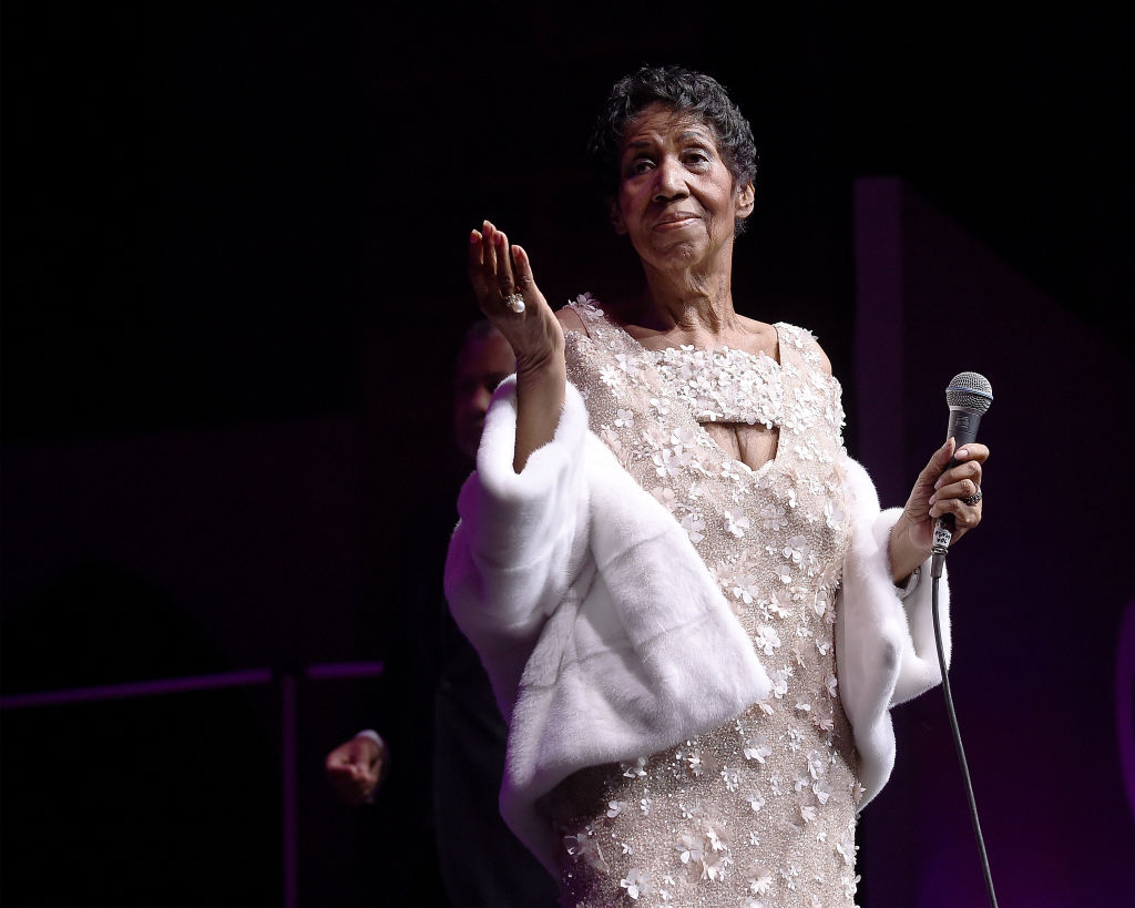 NEW YORK, NY - NOVEMBER 07:  Aretha Franklin performs on stage at the Elton John AIDS Foundation Commemorates Its 25th Yea...