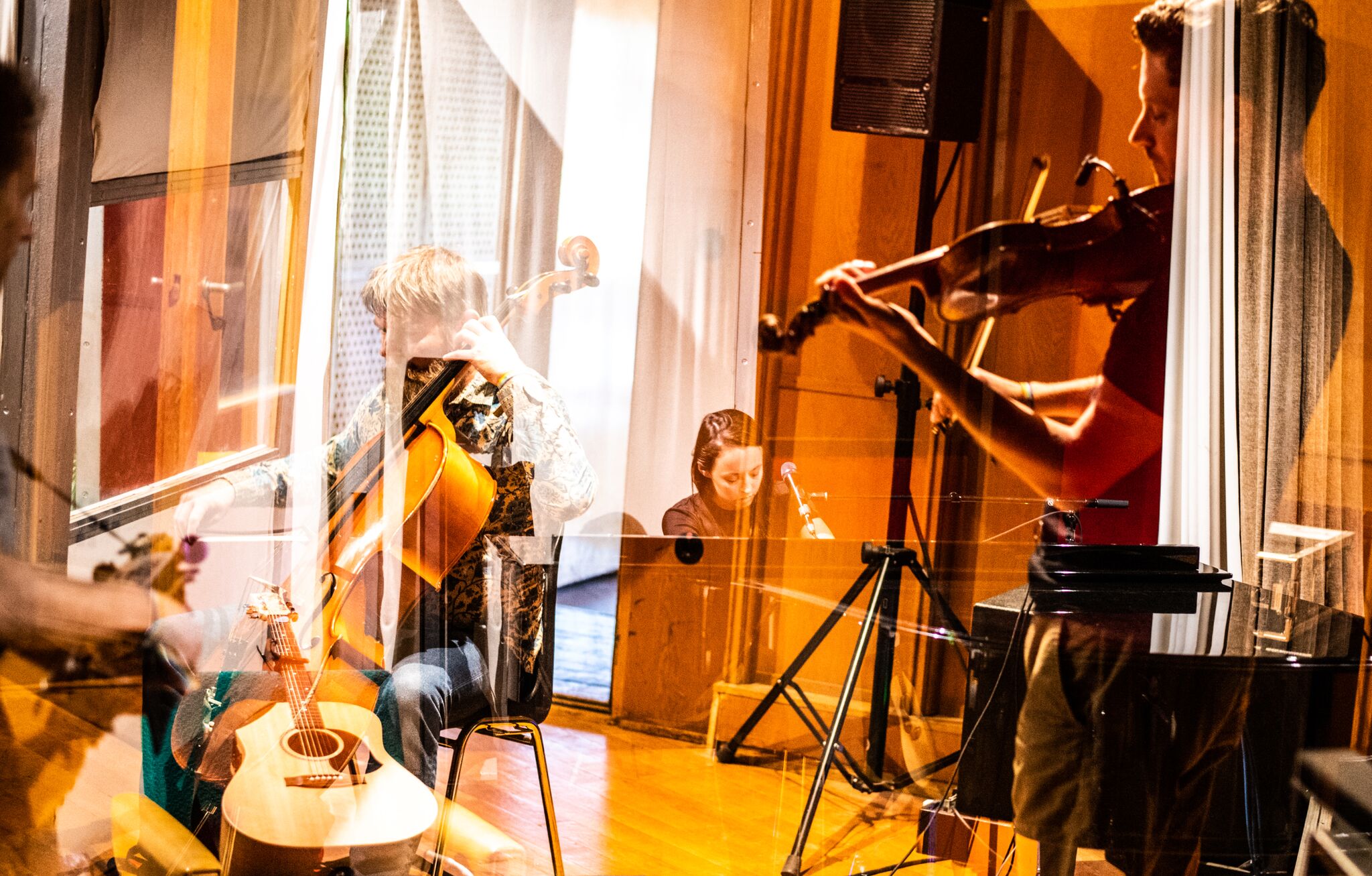 Slow Moving Clouds und Gordi