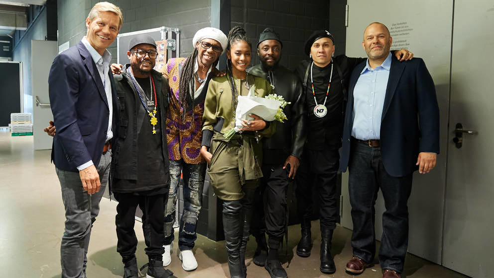 BERLIN, GERMANY - SEPTEMBER 12: (EXCLUSIVE COVERAGE) (L-R) Frank Briegmann, The Black Eyed Peas, Nile Rodgers and Ulf Zick po