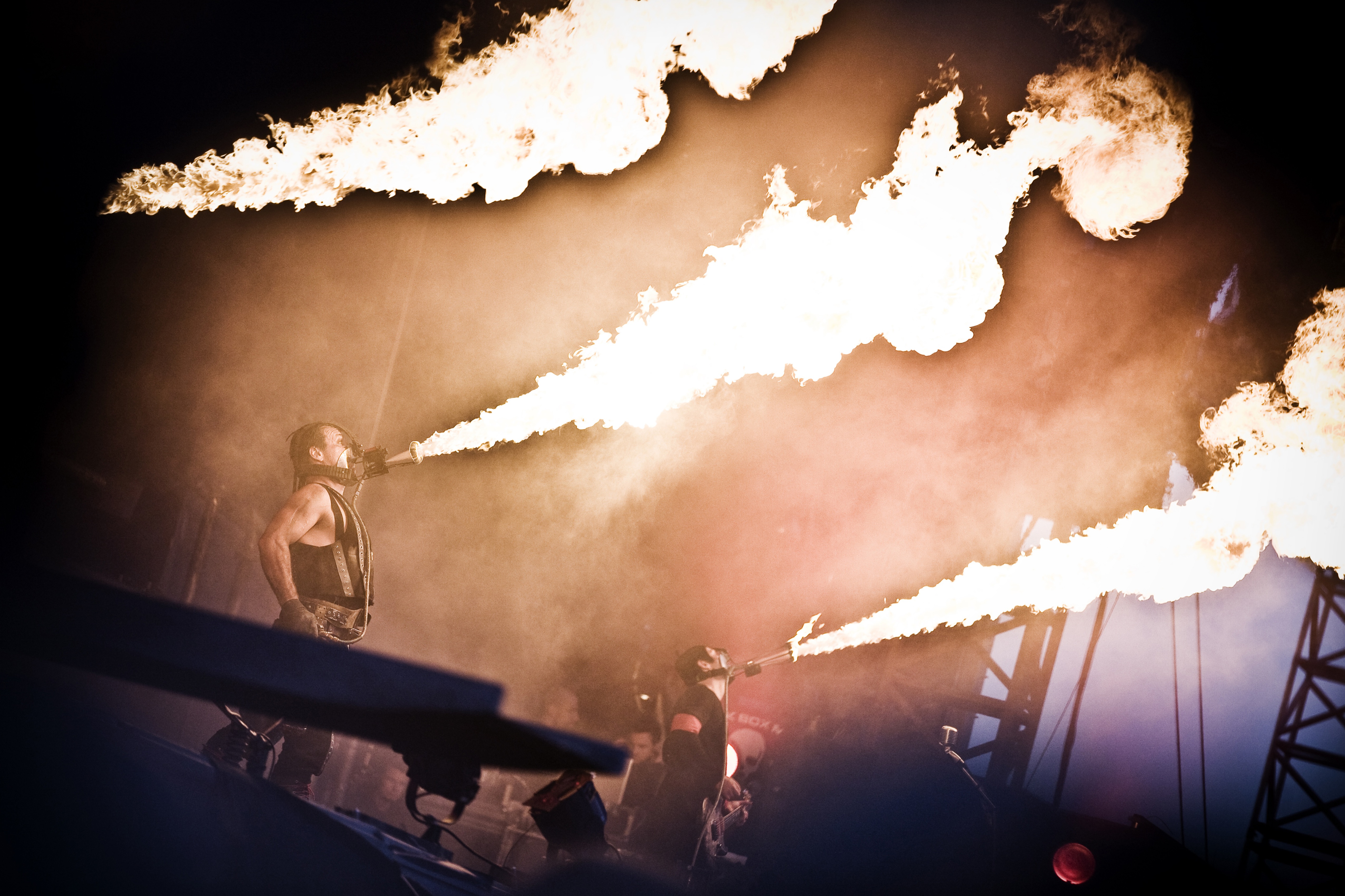 Die deutsche Rockband ist bekannt für den Einsatz von Pyrotechnik bei ihren Konzerten