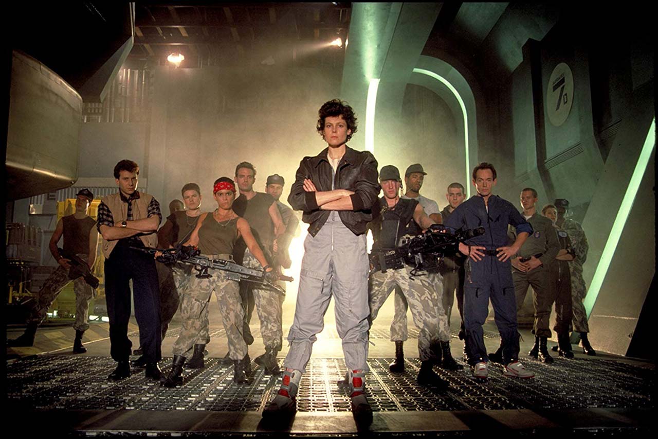 Ellen Ripley (Mitte, vorne) hat die Begegnung mit dem Alien schon mal überlebt. Jetzt muss sie sich erneut ihren Ängsten stellen.