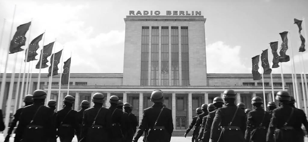 Szene aus Rammsteins neuem Video zu „Radio“