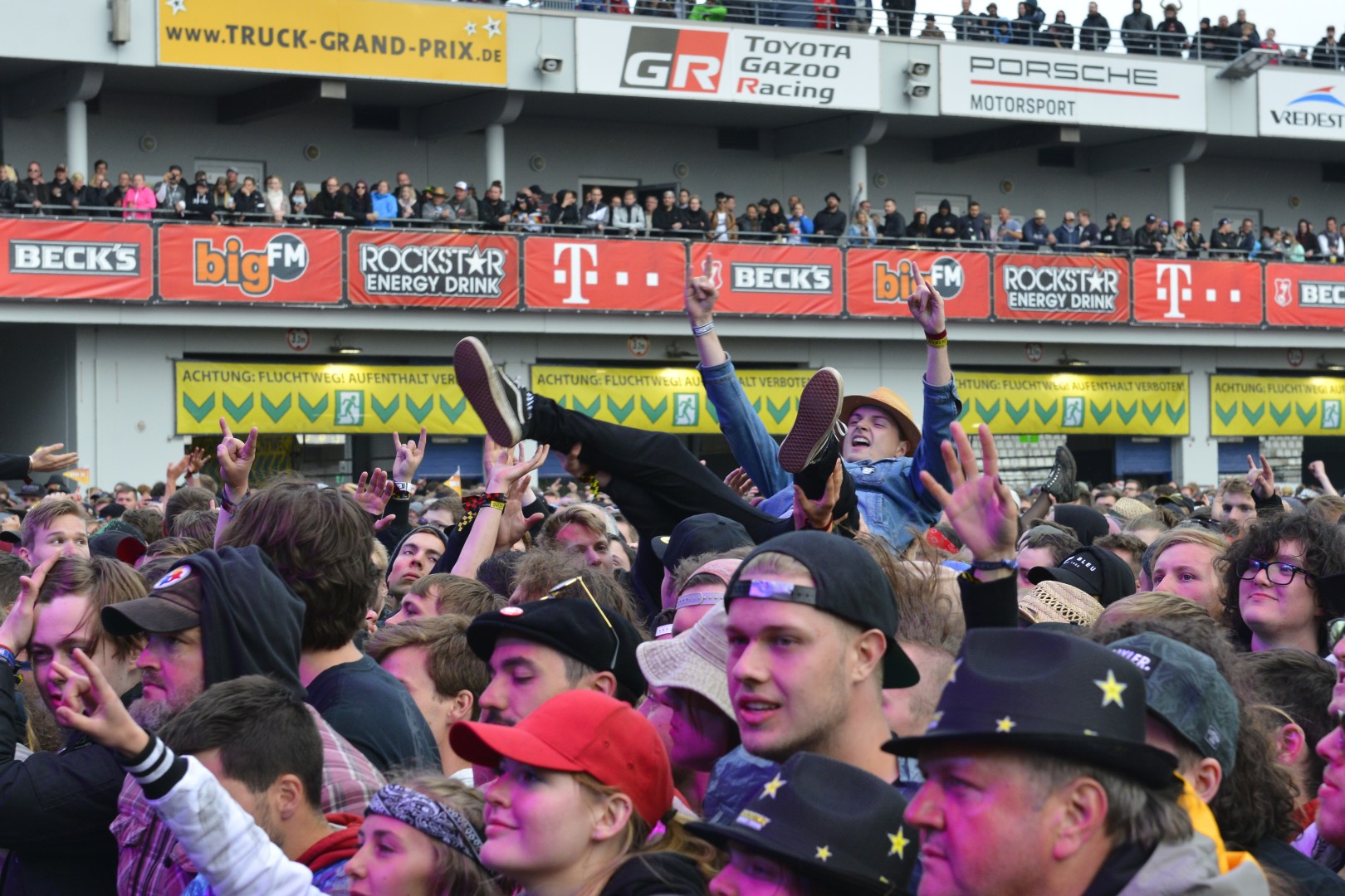 190607 06 Slash Feat Myles Kennedy Volcano Stage 0005