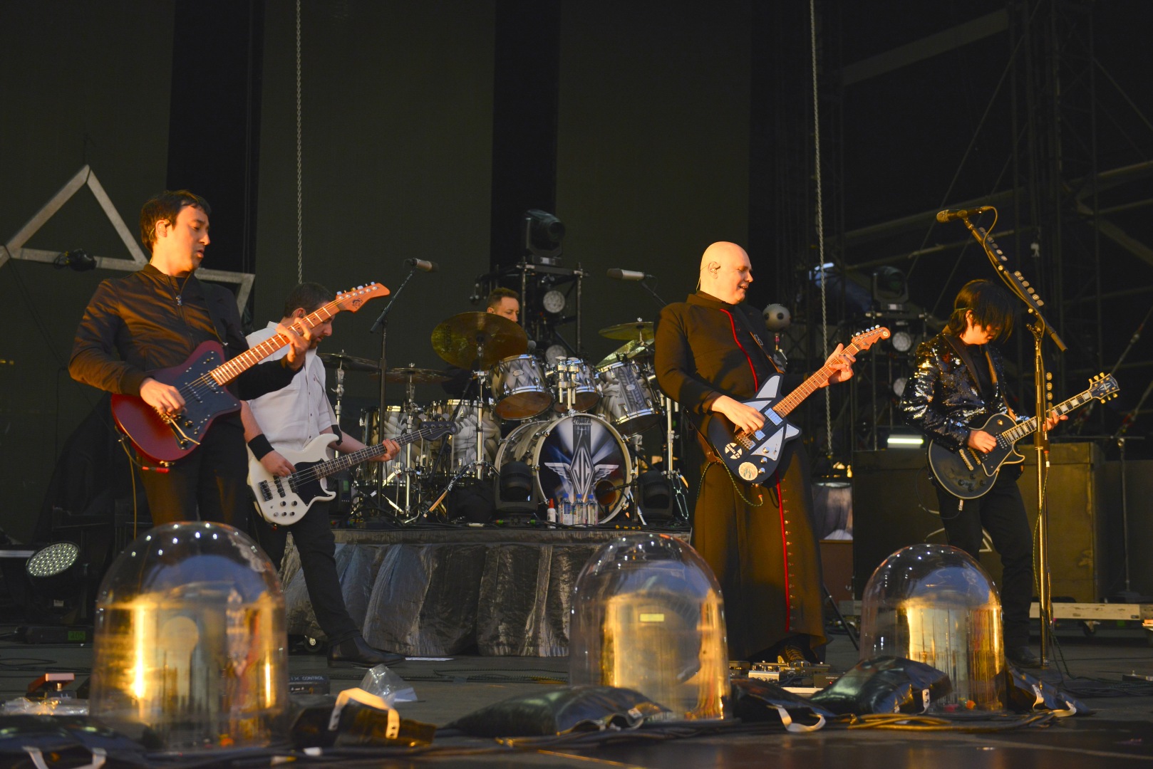 190607 07 Smashing Pumpkins Volcano Stage 0005