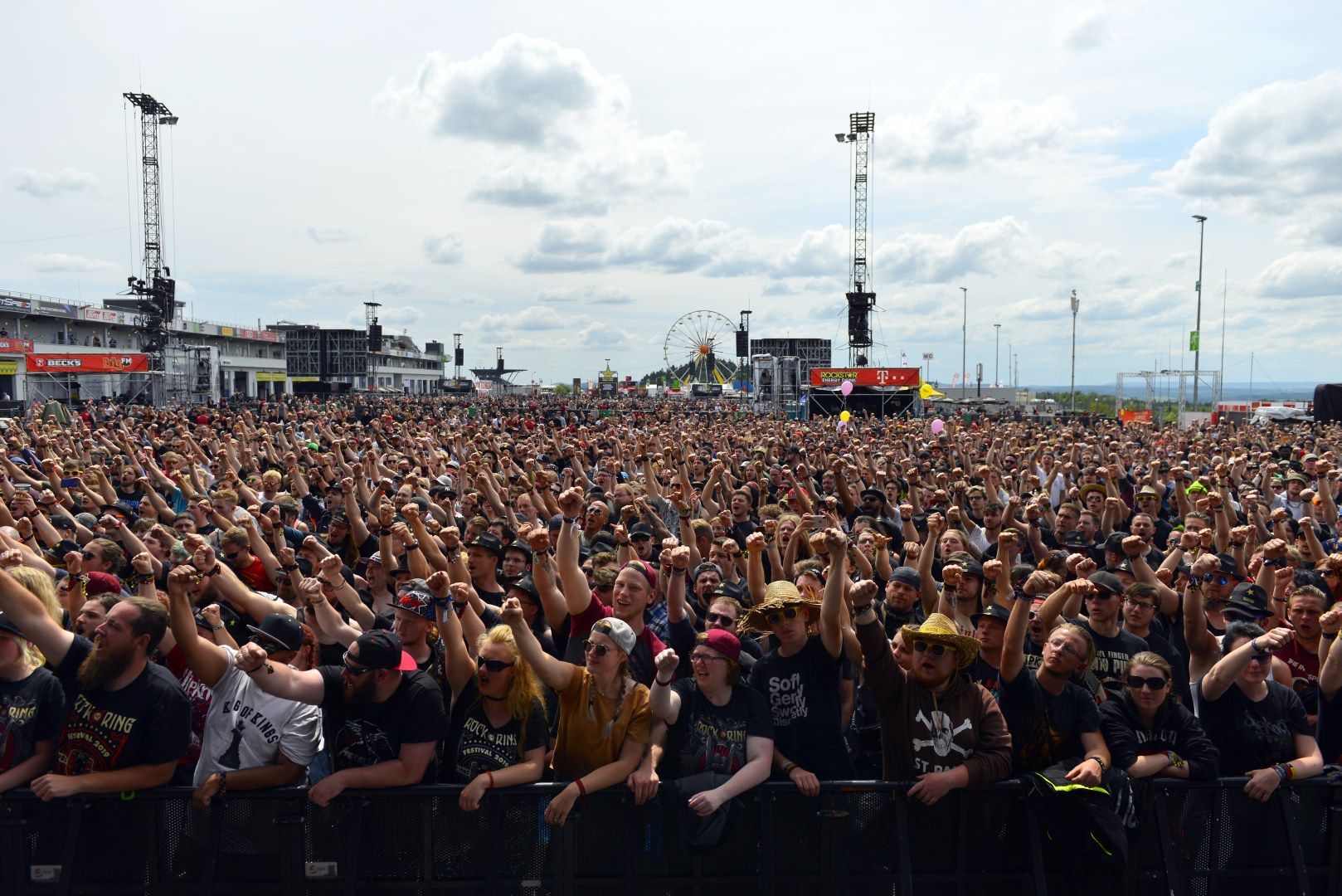 190609 01 Atreyu Volcano Stage 0002