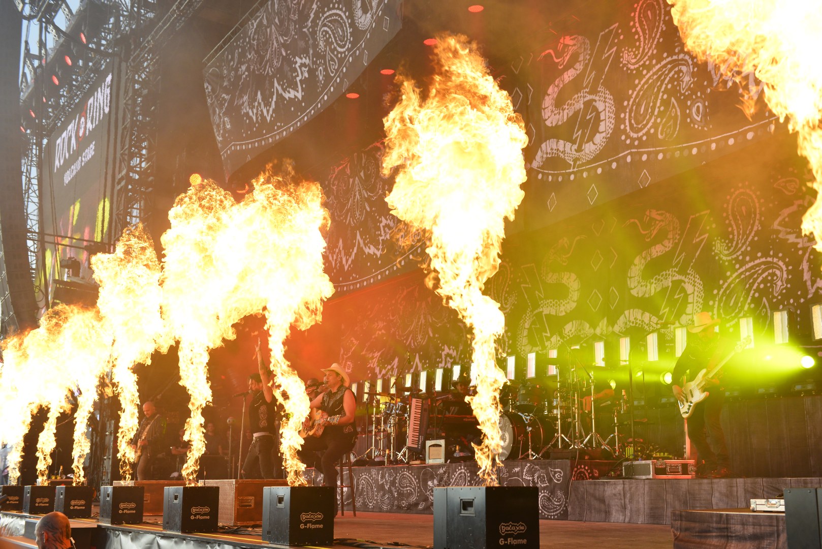 190609 05 BossHoss Volcano Stage 0003