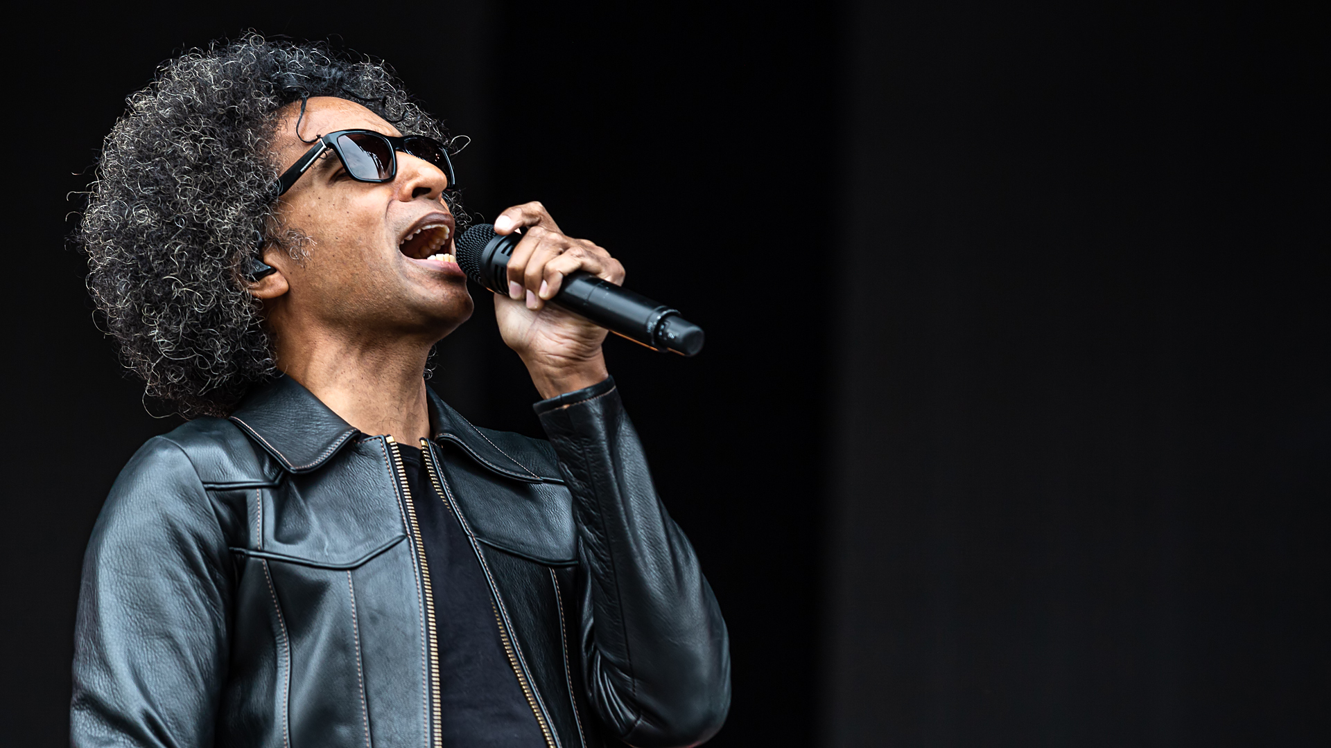 Drummer Sean Kinney meldet sich, nachdem Konzerte aufgrund von gesundheitlichen Problemen angesagt werden mussten.