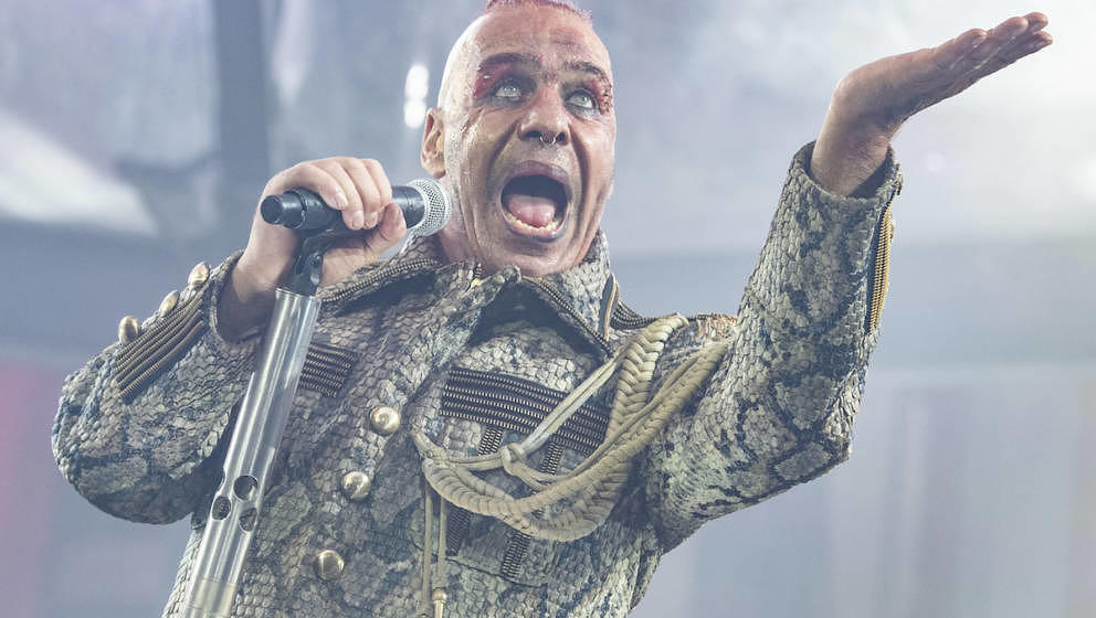13.07.2019, Hessen, Frankfurt/Main: Till Lindemann, Frontsänger der deutschen Rockband Rammstein, singt in der Commerzbank-A