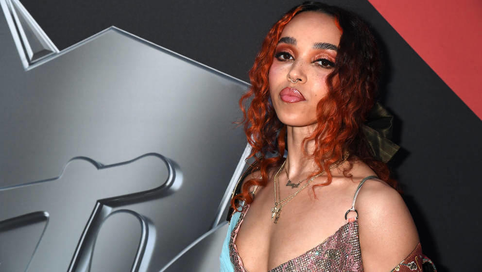 NEWARK, NEW JERSEY - AUGUST 26: FKA twigs attends the 2019 MTV Video Music Awards at Prudential Center on August 26, 2019 in 