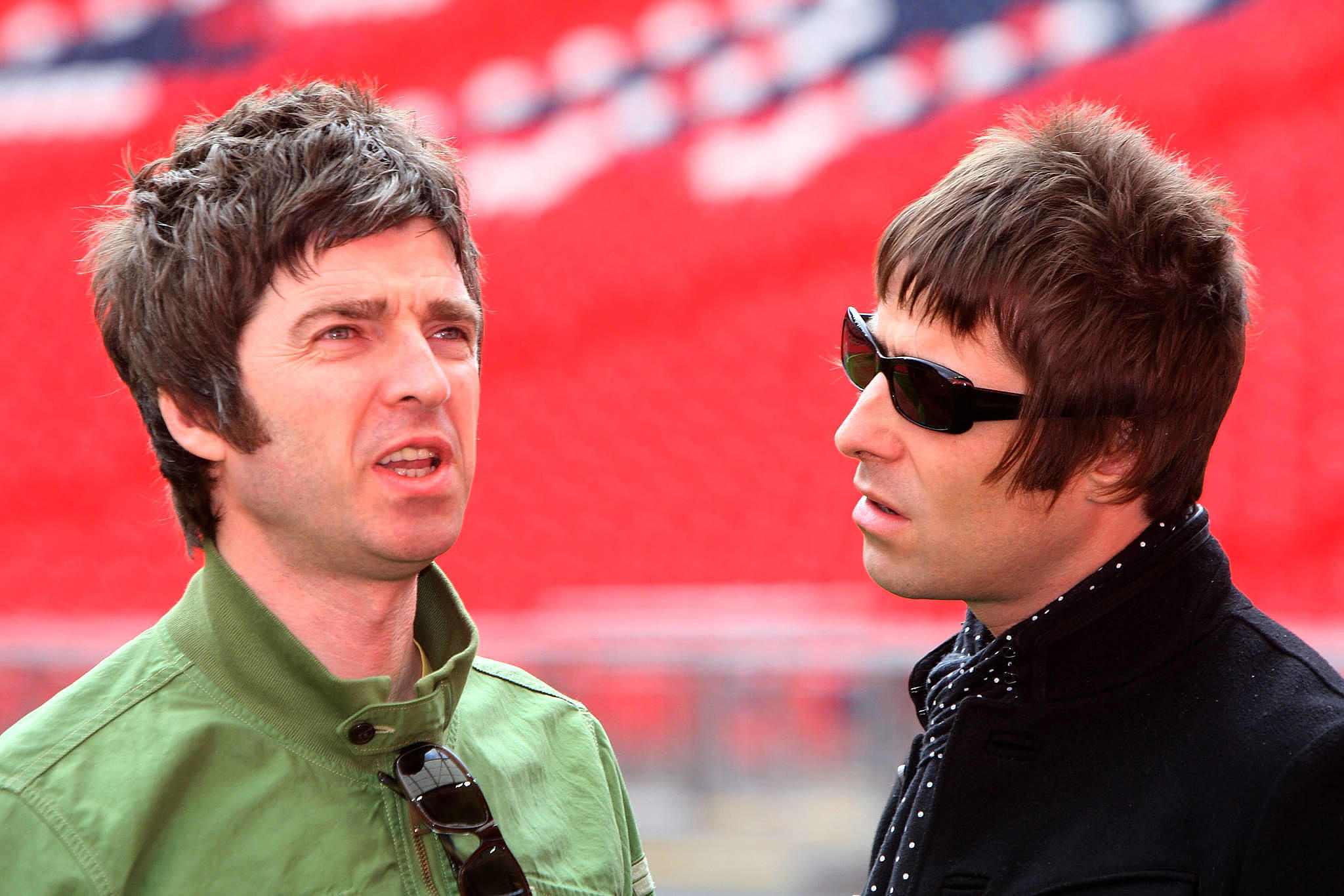 Noel Gallagher wirft Bruder vor, mit seiner Oasis-Story die Leute zu ...