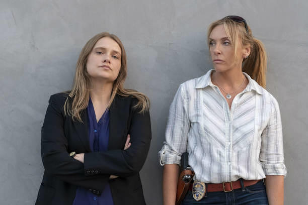 Ohne sie wäre der Vergewaltiger von Marie Adler und mindestens 30 weiteren Frauen wohl bis heute nicht gefunden worden: Karen Duvall (Merrit Wever) und Grace Rasmussen (Toni Collette)