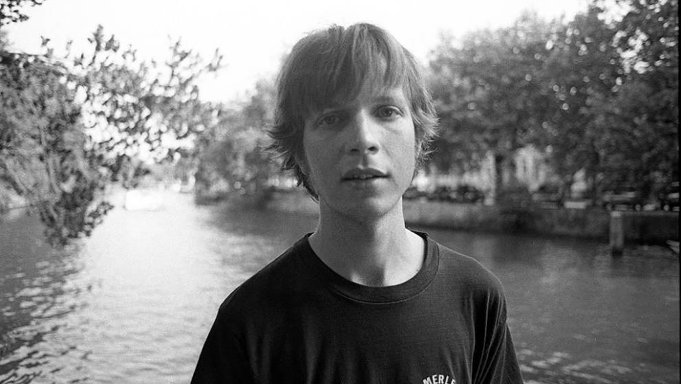 American singer-songwriter Beck (Beck Hansen), Amsterdam, Netherlands, July 1996. (Photo by Martyn Goodacre/Getty Images)