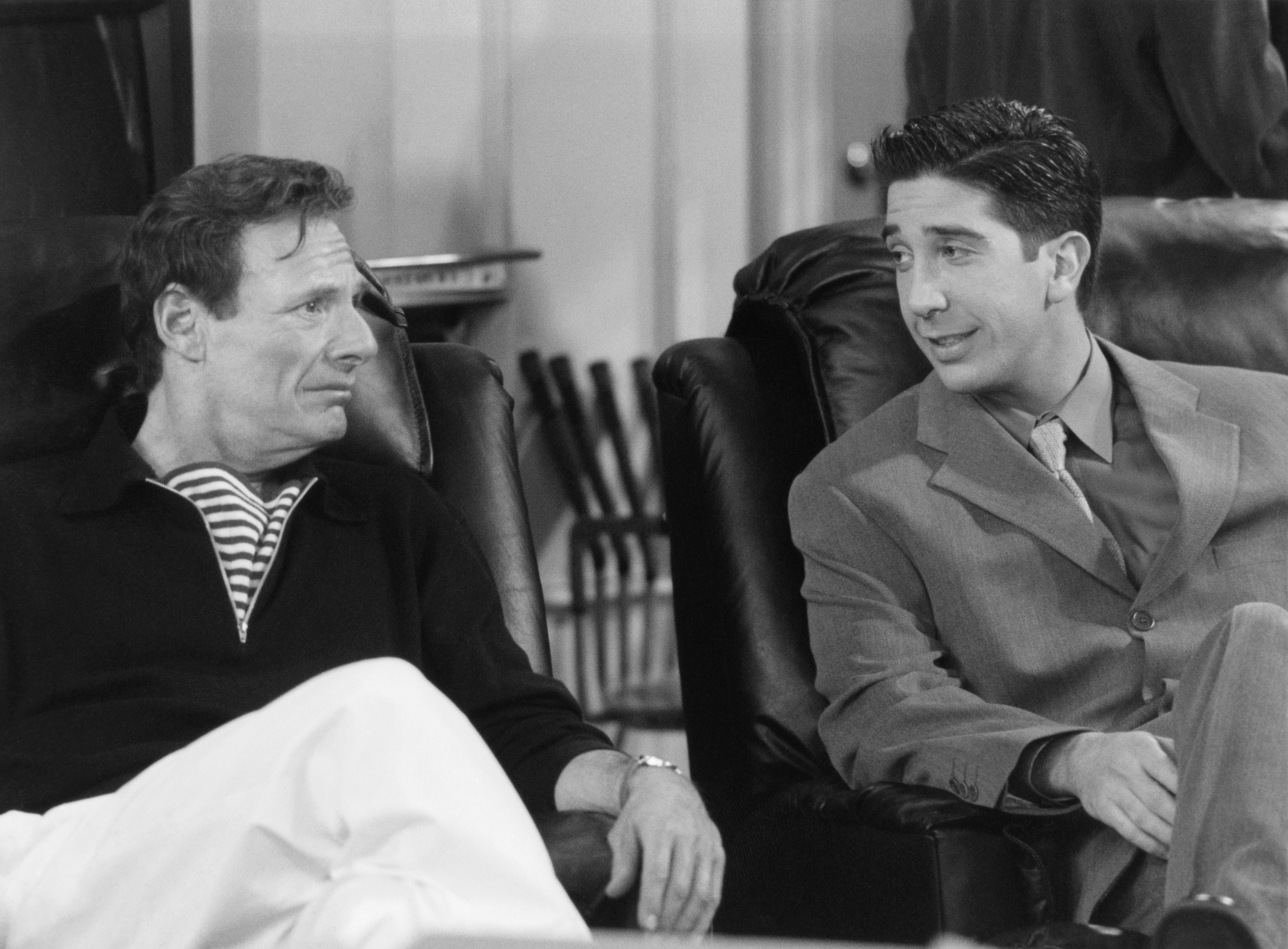 Schauspieler Ron Leibman, hier als Dr. Leonard Green in „Friends“ neben David Schwimmer 1996, starb am 6. Dezember 2019 mit 82 Jahren an einer Lungenentzündung.