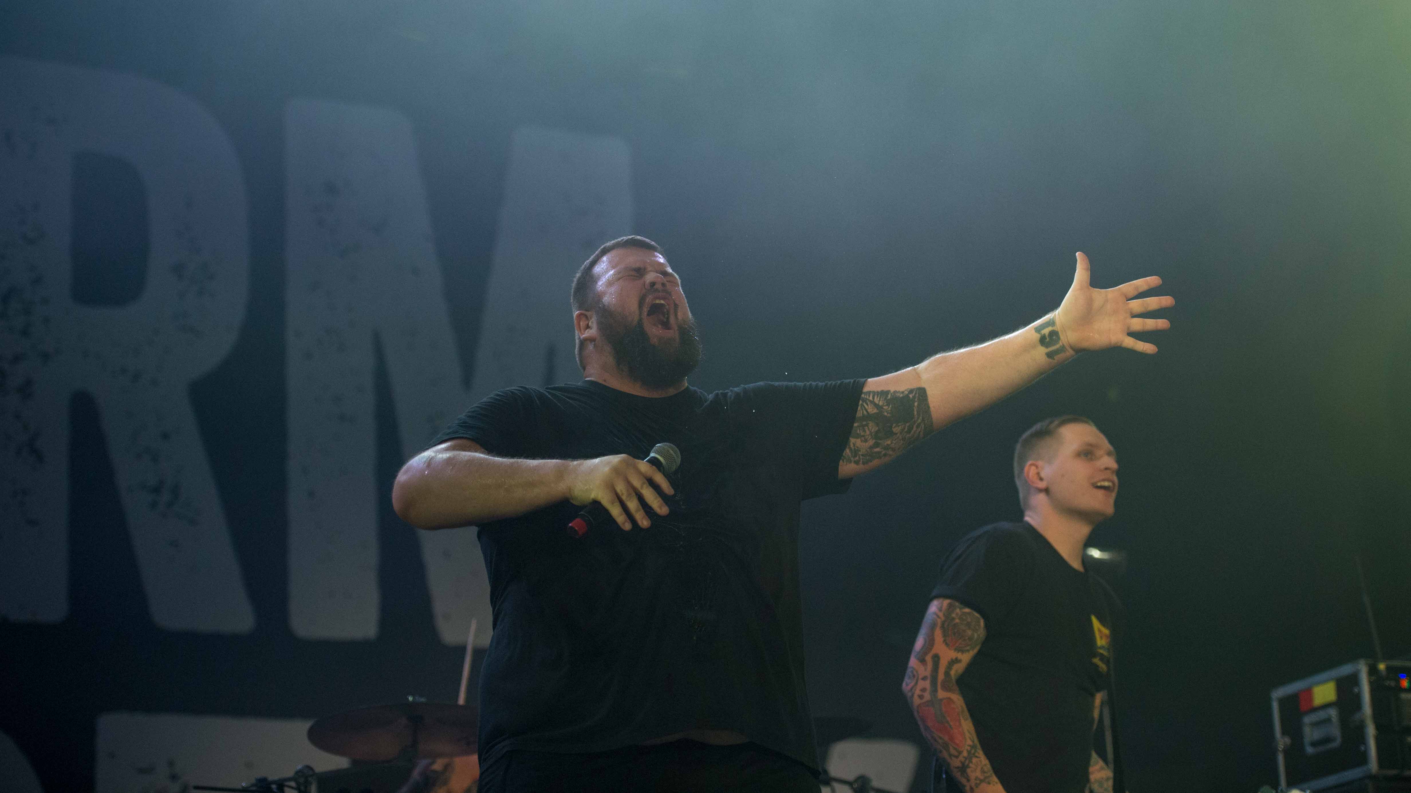 Jan Gorkow live mit Feine Sahne Fischfilet 2019 in Oldenburg