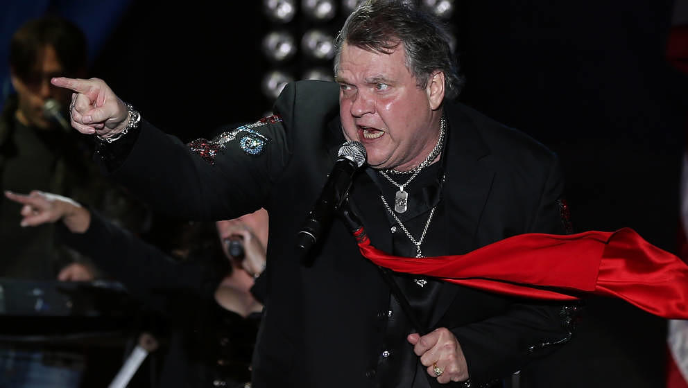 DEFIANCE, OH - OCTOBER 25:  Musician Meat Loaf performs during a campaign rally for Republican presidential candidate, former