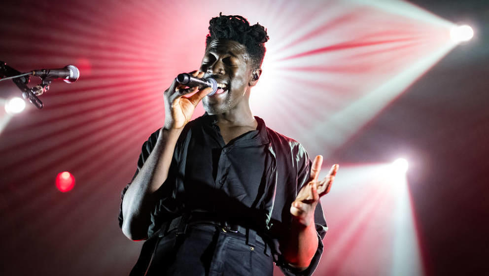 Me In 20 Years Moses Sumney Kontaktiert Mit Neuem Song Sein Zukunftiges Ich Musikexpress me in 20 years moses sumney