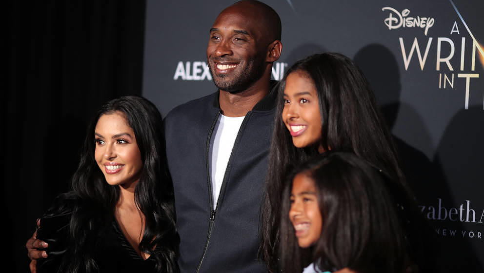 LOS ANGELES, CA - FEBRUARY 26:  Kobe Bryant (2nd L) and his family attend the premiere of Disney's 'A Wrinkle In Time' at the