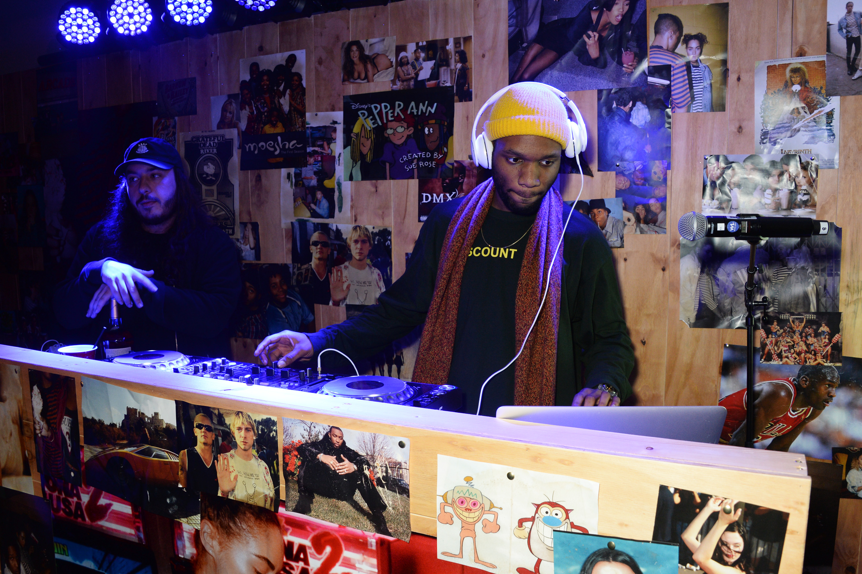 J Scott war Mitglied des sog. A$AP Mobs. Er war der DJ von A$AP Rocky und managte verschiedene Künstler. Sein Tod wurde am 3. Februar 2020 bekannt.