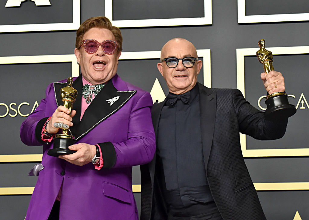 Elton John und Bernie Taupin feiern ihren „Rocketman“-Sieg.