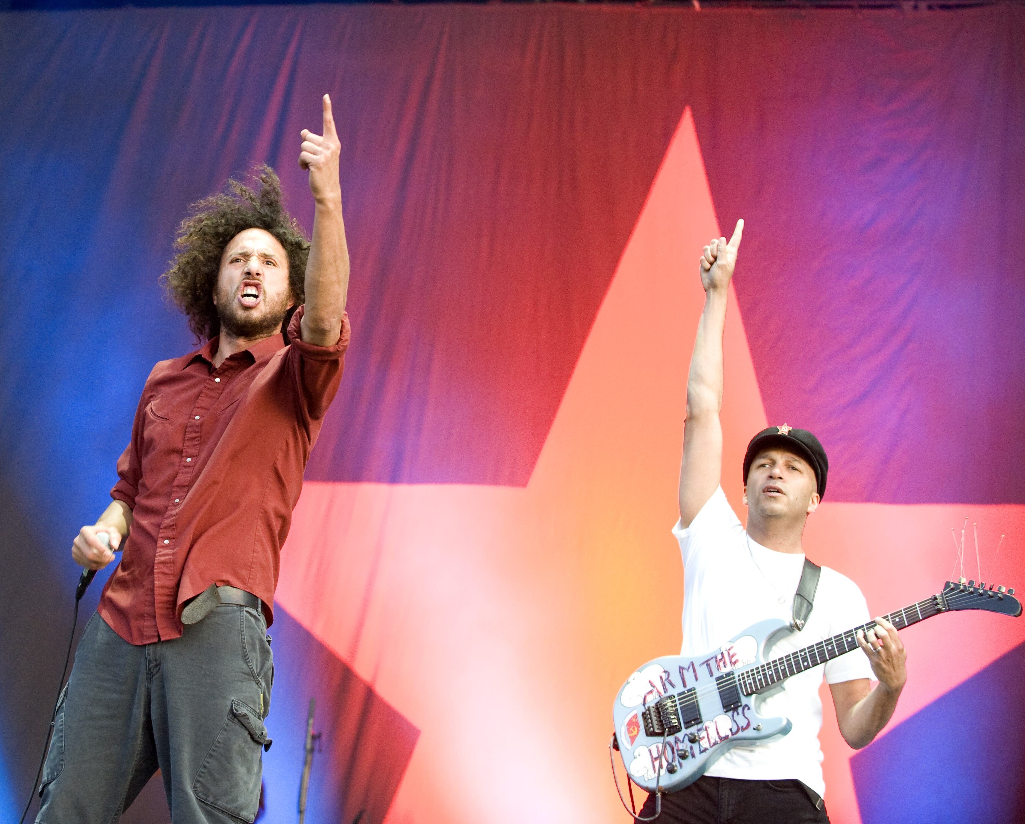 Zack de la Rocha und Tom Morello mit Rage Against The Machine live beim Download Festival 2010 in England