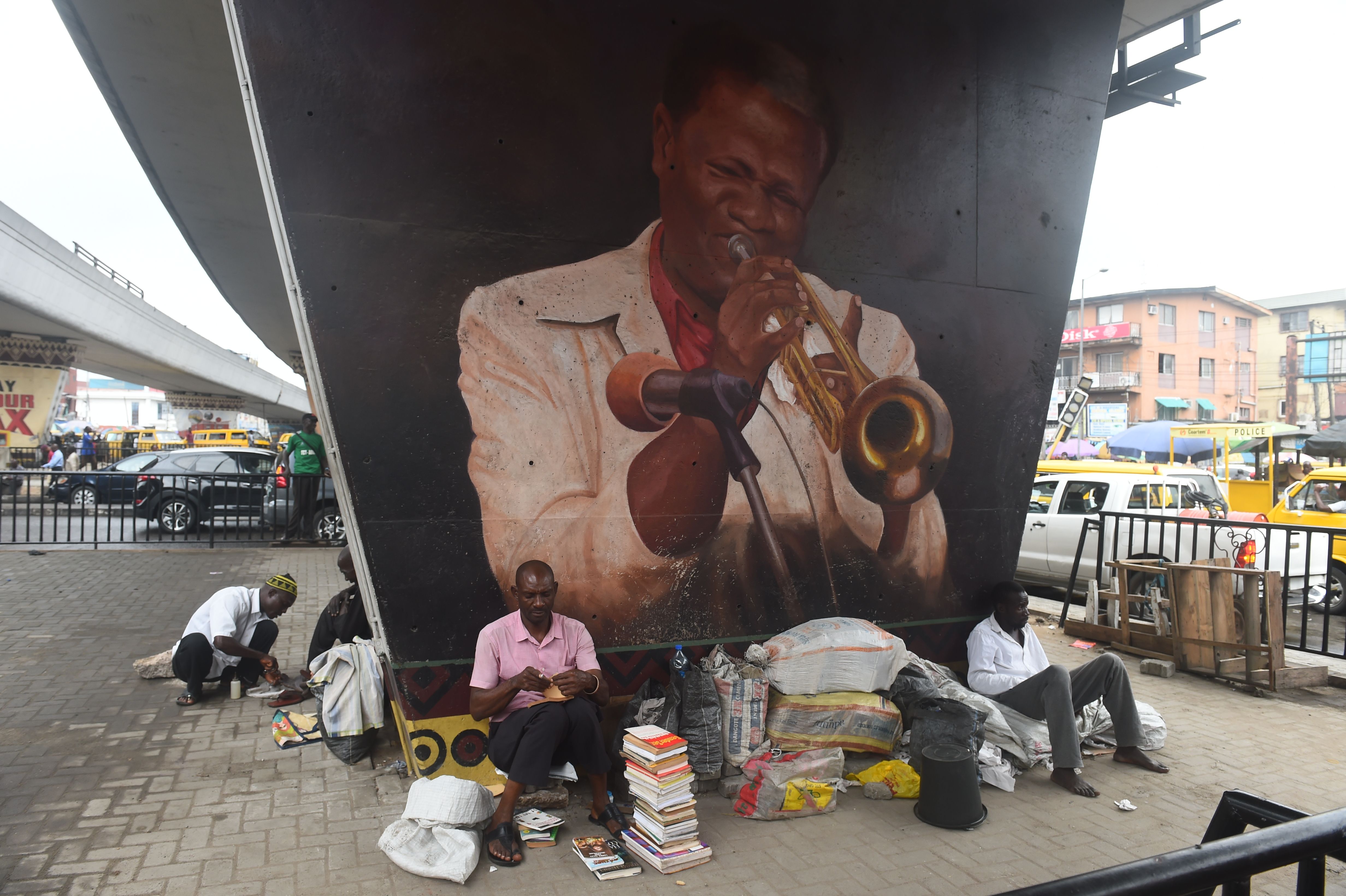 Der nigerianische Highlife-Musiker Victor Olaiya – auf dem Bild ein Porträt von ihm in Lagos – starb am 12. Februar 2020 in Lagos mit 89 Jahren. Der Trompeter trug den Spitznamen „The Evil Genius of Highlife“.