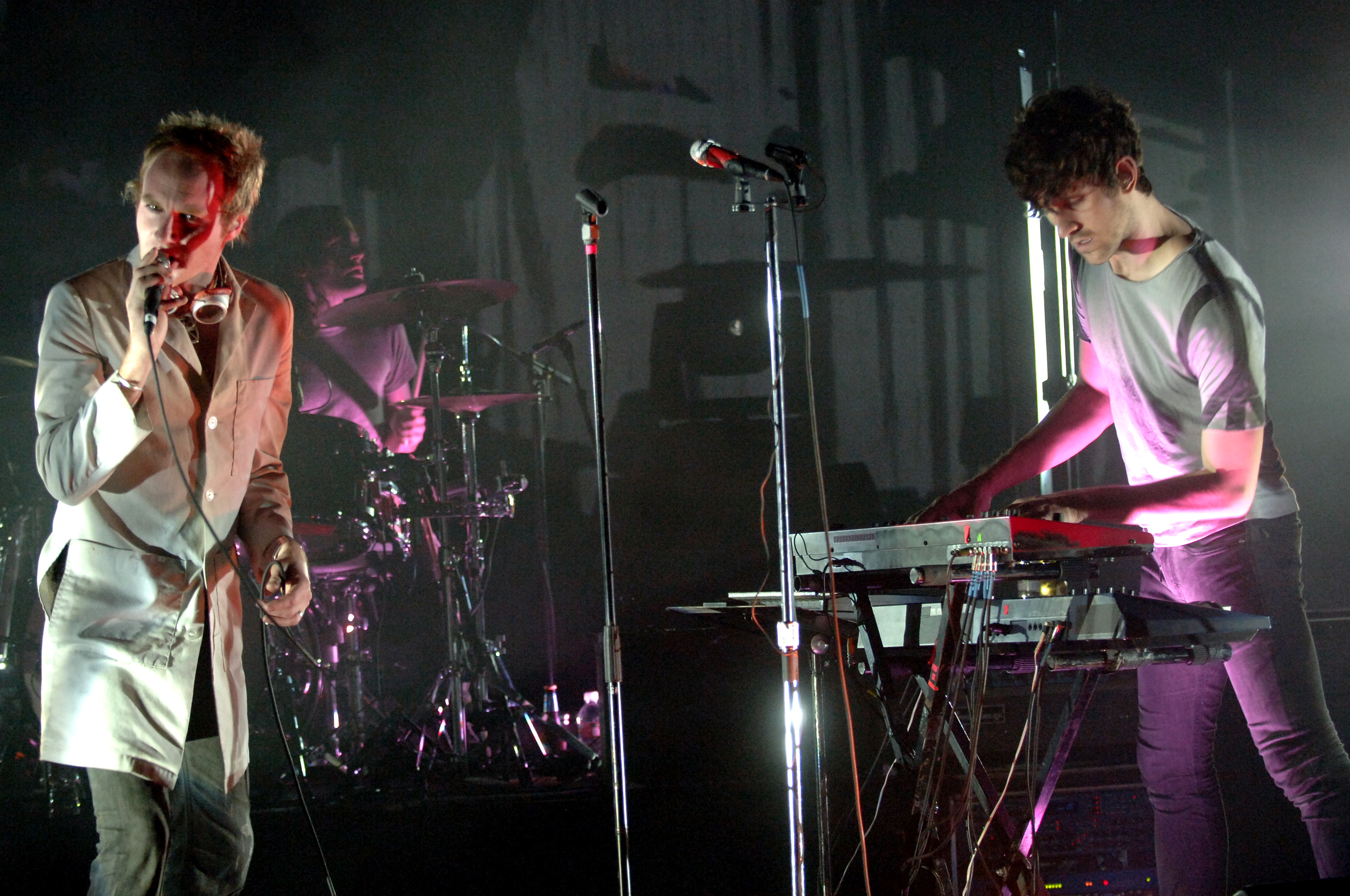 Jacob Thiele (rechts), ehemaliger Keyboarder von The Faint, starb am 13. Februar 2020 mit 40 Jahren. Die Todesursache ist nicht bekannt.