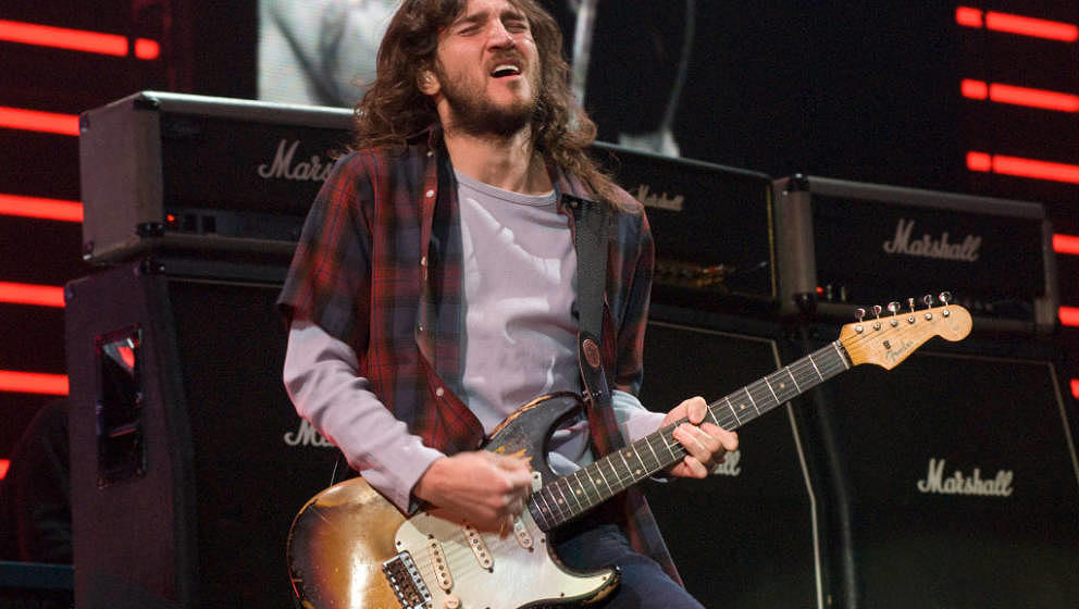 BARCELONA, SPAIN - MAY 31: John Frusciante of Red Hot Chili Peppers performs on stage at Palau Sant Jordi on May 31, 2006 in 