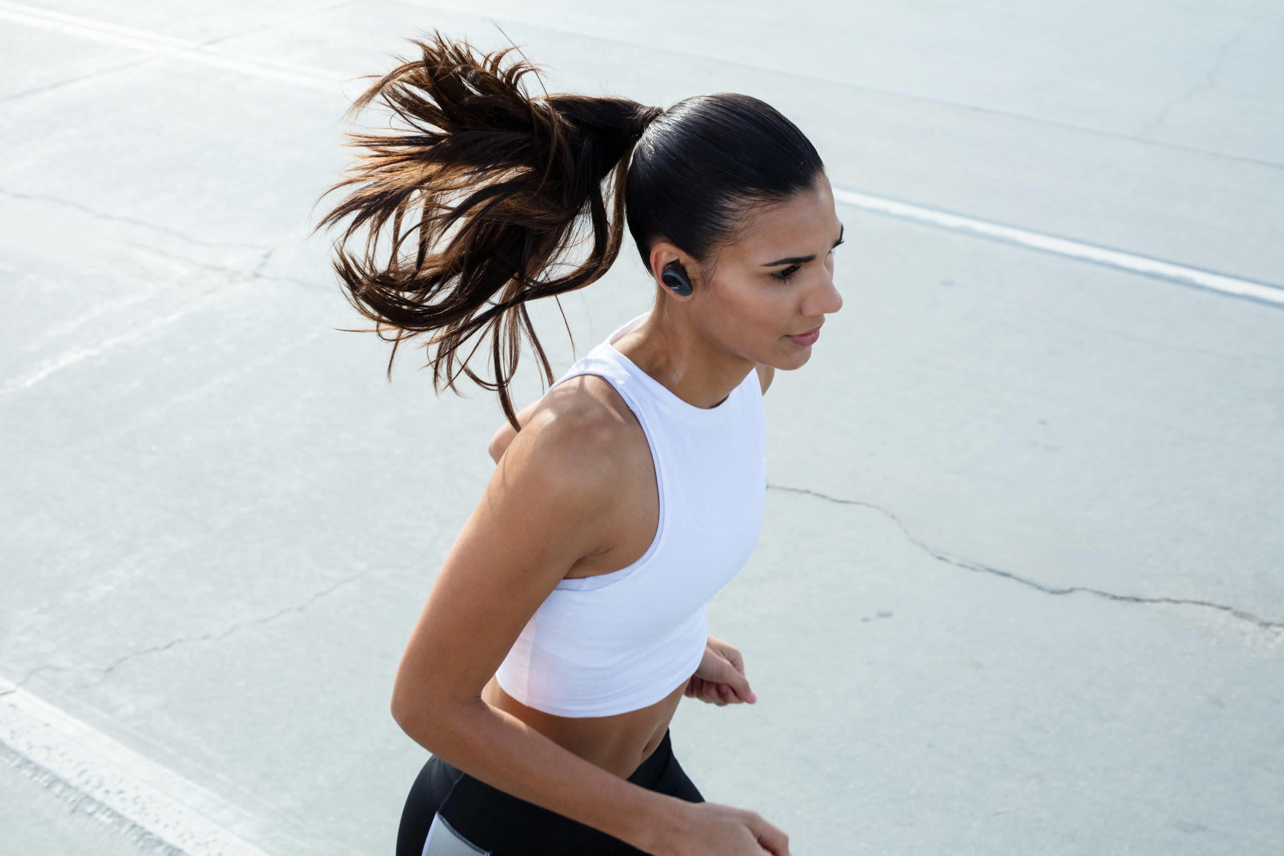 WF-SP800N_von_Sony (2)