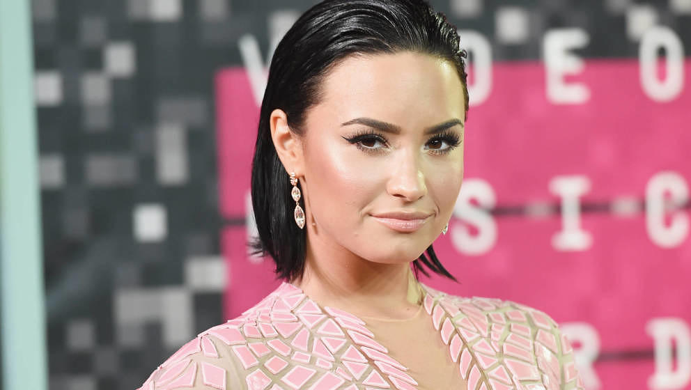 Demi Lovato feiert den diesjährigen Pride-Monat auf YouTube.