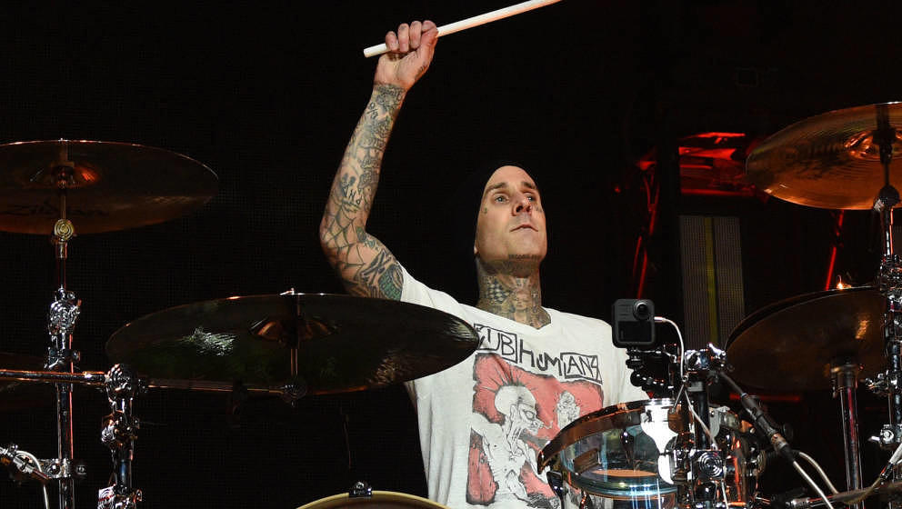 INGLEWOOD, CALIFORNIA - JANUARY 18: (FOR EDITORIAL USE ONLY) Travis Barker of blink-182 performs onstage at the 2020 iHeartRa