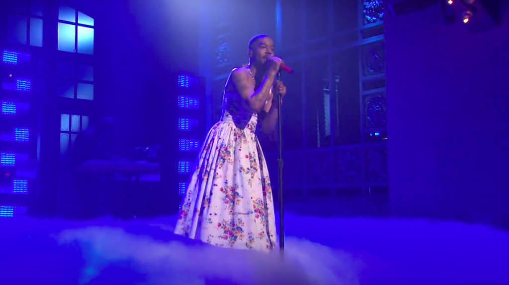 Kid Cudi Im KurtCobainBlumenkleid bei „Saturday Night Live