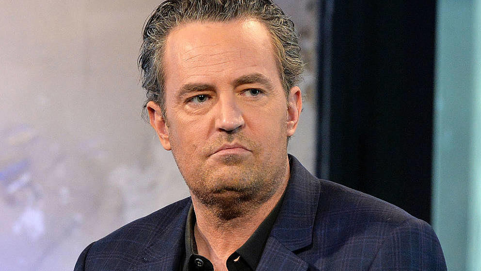 NEW YORK, NEW YORK - APRIL 05:  Actor Matthew Perry discusses season 2 of his CBS show 'The Odd Couple' at AOL Build at AOL S