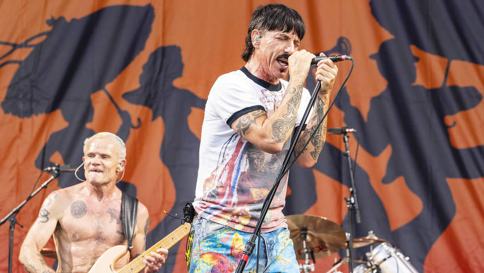 NEW ORLEANS, LOUISIANA - MAY 01: Flea and Anthony Kiedis of the Red Hot Chili Peppers perform during 2022 New Orleans Jazz &a
