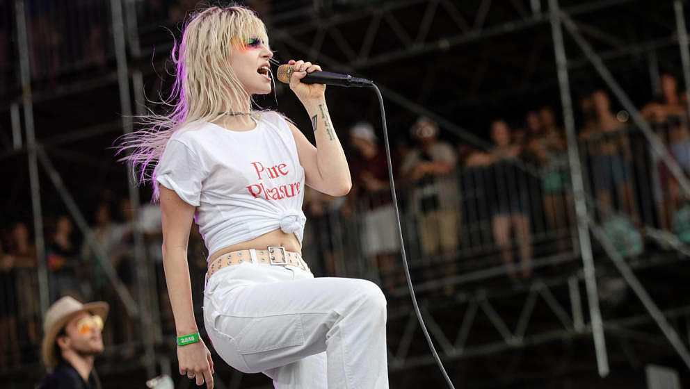 MANCHESTER, TN - JUNE 08:  Hayley Williams of Paramore performs at the Bonnaroo Music & Arts Festival on June 8, 2018 in 