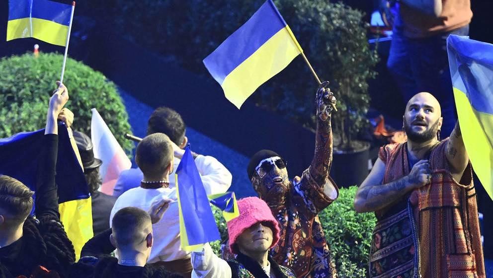 Members of Ukraine's band 'Kalush Orchestra' celebrate their qualification during the first semifinal of the Eurovision Song 