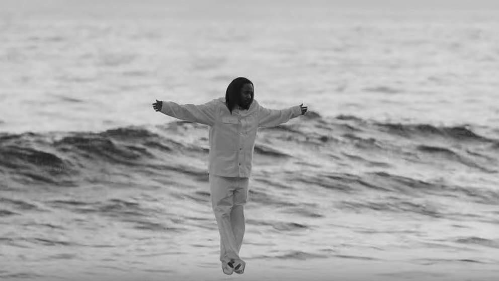 Kendrick Lamar hat ein Musikvideo zu dem Song „N95“ aus seinem neuen Album MR. MORALE & THE BIG STEPPERS veröffentlicht.