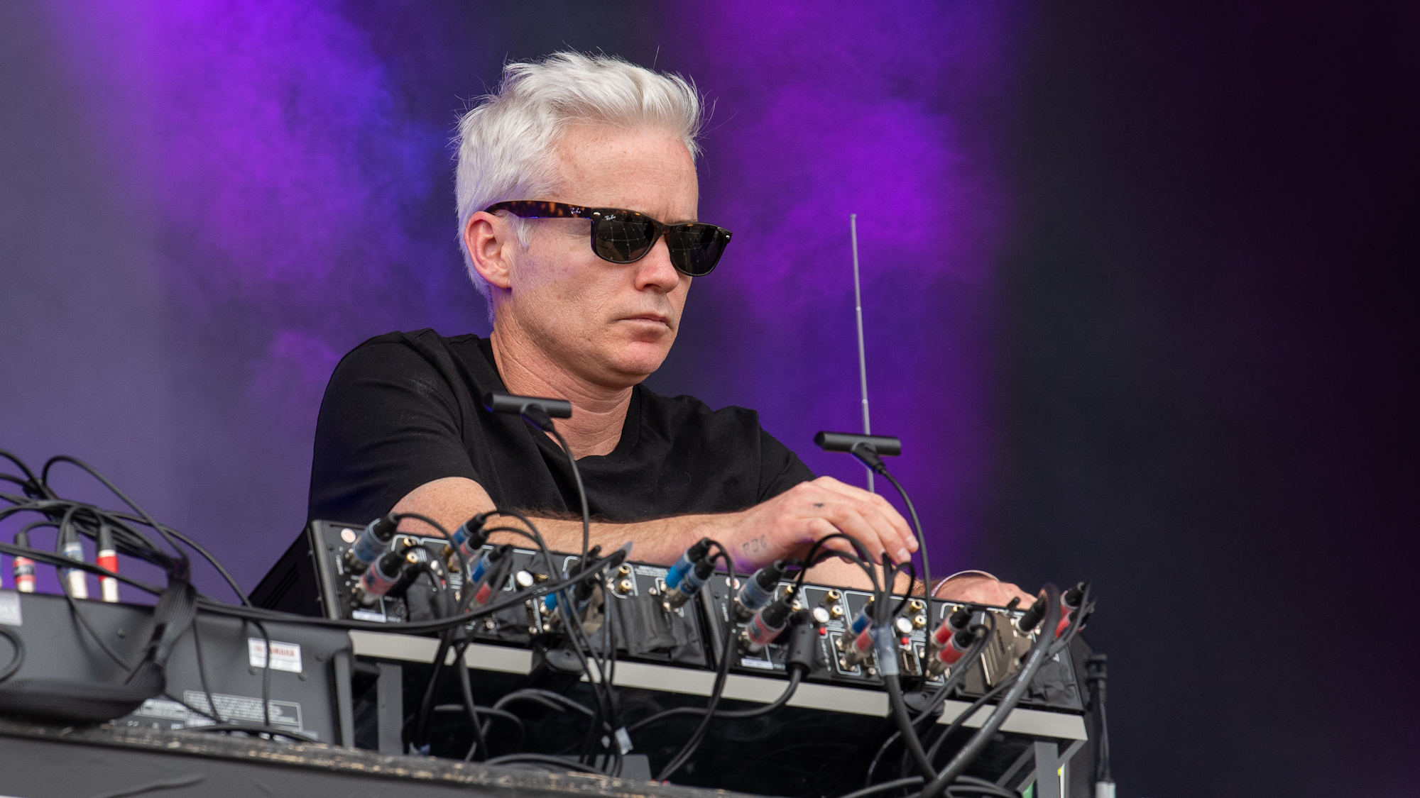 TS22-sa-the avalanches-4