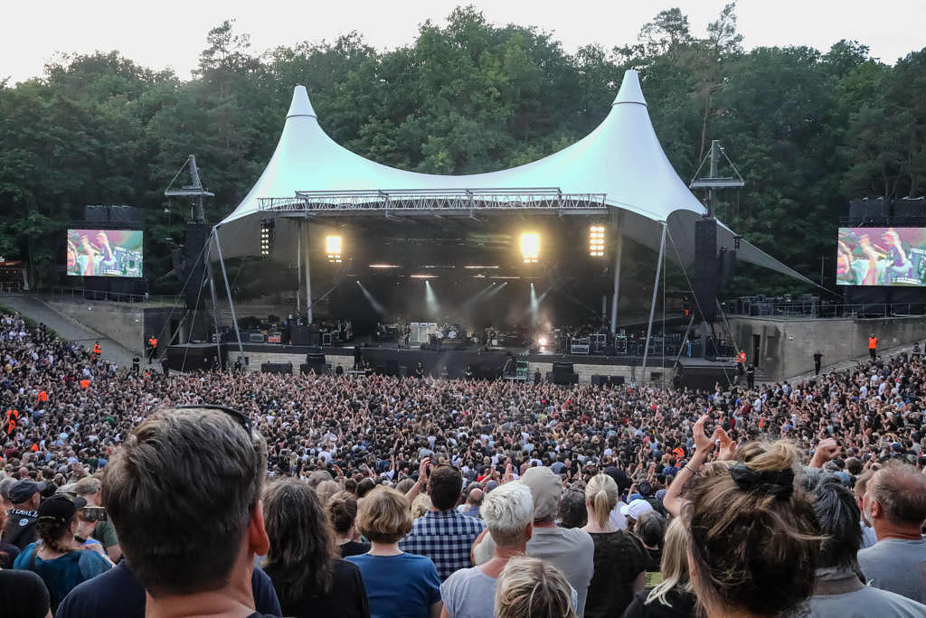 Darum holten Pearl Jam den Rollstuhlfahrer Roland Mandel in Berlin auf